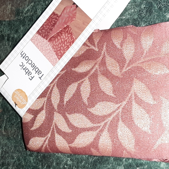 🍂🍁🍂Fabric Tablecloth- Beautiful! Rust with Gold Leaves 52" x 70"🍂 🍁🍂 - Picture 9 of 12